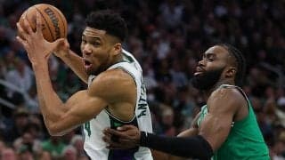 アデトクンボが42得点12リバウンドの大暴れ…バックスが大接戦を制す／NBAプレーオフ