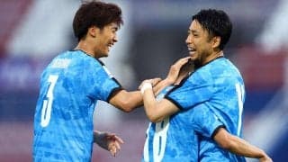 「素敵な息子たちがたくさん」“画面越しだけど” 川崎Fが母の日フォト公開、各選手が笑顔で花束をプレゼント「笑顔が素敵」