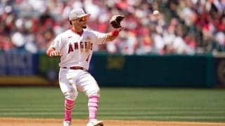 【MLB】寝たまま投げた「なんてプレーだ」　ピンチ救った“背中美技”が「上手すぎる」