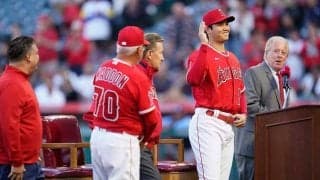 【MLB】大谷翔平、MVP受賞セレモニーに笑顔　本拠地は日本語祝福、地元ファン熱狂「MVP！」