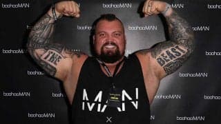 世界最強の男、機械ごと動かしてしまう衝撃筋トレに海外騒然「器具は大丈夫なのか？」