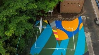 アウトドアバスケットボールコートを芸術的に修復 – SPALDING x go parkeyのリノベーション・アートコート日本第1号が浜町公園に完成