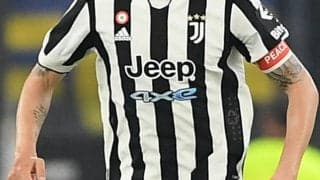『Jeep』のロゴが“稲妻”に！黒ストライプが大きくイメチェンしたユベントスの来季ユニフォームが発表