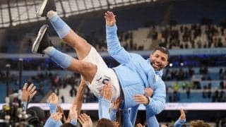 シティのプレミア初優勝から10年！立役者となったアグエロの彫像がお披露目に 当時のメンバーで3人目