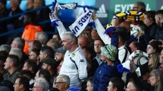 「切迫感なし」ビハインドのリーズサポーターがスタンドインのボールを隠す珍行為