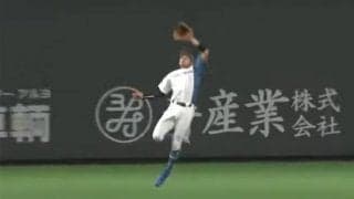 「4メートルくらい飛んでる」　重力無視の超絶キャッチは「2段ジャンプしてる」