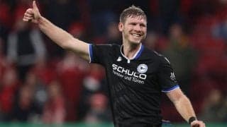 ビーレフェルトからの退団を明言していたFWクロス、頭部負傷も影響し1年間の契約延長で合意