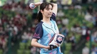 朝ドラ女優が“豪快足上げ”　恥ずかしワンバン始球式に「震えてきてしまって…」