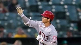 大谷翔平、100号直後のベンチで始めたトラウトとの“研究風景”が話題「最強のデュオ」