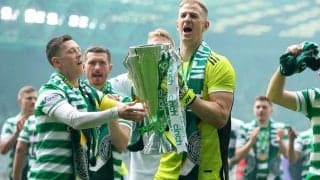 52回目の優勝喜ぶセルティック、ロッカーでのシャンパンファイトであの日本人がモロ被りの被害に