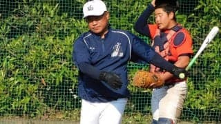 フライを「確実に捕る」ためには？　プロの名手と強豪シニア監督が一致した“2つのポイント”