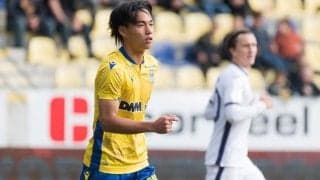 「茶髪の選手って見慣れん」イケメンと話題になった林大地が鳥栖の練習に参加！ さらに珍しいゲストも登場!? 「勝利を運んでくれるでしょう」