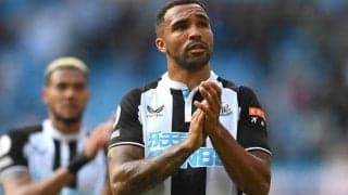 「気合が凄い」歯が抜けかけた状態で試合続行！アーセナル撃破に献身のニューカッスルFWに驚きの声「痛そう…」