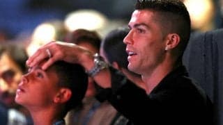 11歳C・ロナウド長男もバキバキの仕上がり…親子で“筋肉2ショット”を披露「腹筋のボコボコ感」