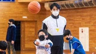 人生で「他人の評価」より大事なこと　バスケ渡邉拓馬さん、気仙沼の子供に贈る言葉