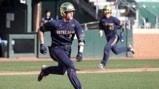 球場騒然“ハイハイ本盗”は「どうなってるの」　超速ジタバタが「奇抜なエイリアン」