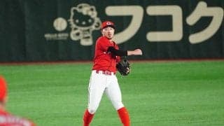 菊池涼介の“伸びる神の手”が「ガチえぐい」　空中ダイブに驚愕「本当に人間か」