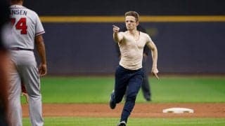 【MLB】グラウンド乱入の迷惑男が「速い」　警備員との追いかけっこは「笑いが止まらない」