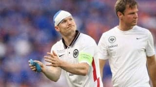 「こんな傷どうでもいい！」頭部裂傷もプレー続行のフランクフルト主将がEL優勝に歓喜「最も素晴らしい日だ」