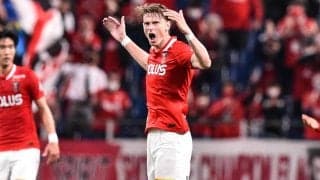 「We are REDS！」“高速リスタート”の浦和ボールボーイが選手と一緒に歓喜！ハットトリックのユンカーも感謝 