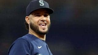 「運動神経すごい！」MLB通算200発のスラッガーが打席で華麗なリフティング！？「ボール小さいのに上手い」