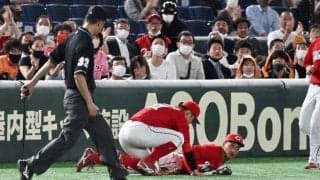 超反応の仰向けキャッチが「かっけえ」　土壇場の“挽回美技”に敵地どよめく