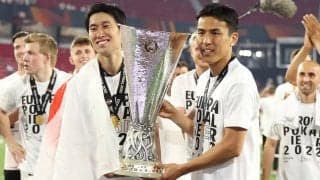 「スクショした」フランクフルト長谷部&鎌田とELトロフィーの“激レア”ショットが反響「これはカップを消すと、、、」