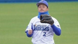 「やば、投げるまで速い」　牧の軽快“超速片膝立ち送球”が「ハマの菊池涼介」