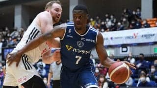 横浜がリバウンドランキング6位のレジナルド・ベクトンとの契約満了を発表