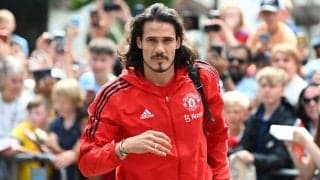 2度中指を立てる…カバーニがユナイテッドでのラストマッチでファンと衝突