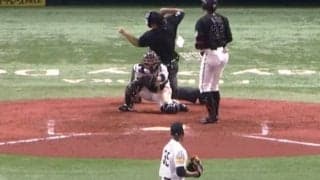 打者は手が出ず天仰ぐ…　衝撃の“悪魔級カーブ”は「分かっていても打てない」