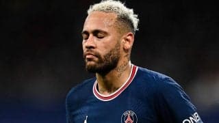 「素晴らしいスキル」女子選手がテクニックでネイマールを完膚なきまでにやりこめる…悔し紛れのリアクションも