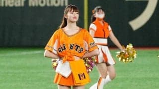 美しすぎる開脚は「1位のポーズ」　巨人ヴィーナス菊池桃子さんが魅せる柔軟性