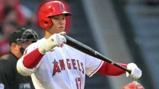 【MLB】大谷翔平、振ったバットが頭に直撃　ハプニングに驚きの表情、結果は空振り三振