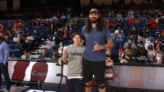 身長差約50センチ…“アニメ好き”NBA選手が町田瑠唯とツーショット写真