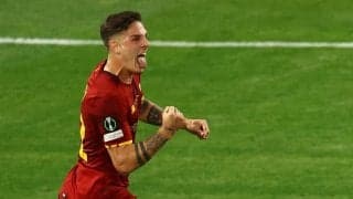 優勝を決める｢圧巻の決勝ゴール｣!!ローマがUECL初代王者に輝く!22歳イタリア代表MFが超絶ロングパスを絶妙トラップで決めた｢決勝弾｣