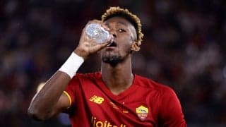 「ずる賢い」ファウルを受けた選手がウインク、直後に苦悶の表情でピッチに顔をうずめる「さすがはモウリーニョの教え子」