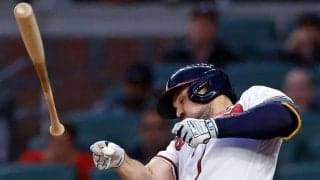 【MLB】凶器のバットから選手守った警官が「素晴らしい」　驚きの神キャッチは「今季最高」