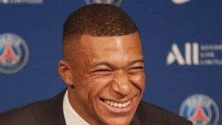 ムバッペ、レアルを蹴ってのPSG残留で「23歳で年俸68億円」！メッシ、C・ロナウドとの比較と「1日に稼ぐ額」