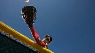 超絶キャッチとHRが“奇跡の同時発生”　2度見でも分からぬ一瞬「審判よく見てた」