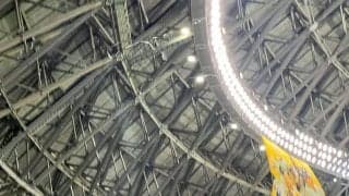 ドームなのに“風”で中断!?　PayPayドームで風に煽られ紙テープが舞うハプニング