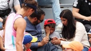 投げたラケットが跳ね返って観客席へ。子供が泣き出すトラブルが発生[全仏オープン]