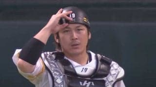 「いつみてもエグい」　ワンバン＋変化球からの“超速握り替え甲斐キャノン”に騒然