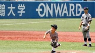 【大学野球】“13歳の慶大野球部員”が始球式　早慶戦で豪快ノーバウンド、スタンドから拍手