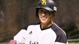 鷹のお立ち台中に猫乱入　ハプニングに韋駄天・周東ビックリ「速いですね。負けます」