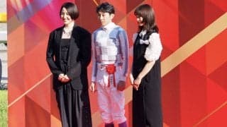 【日本ダービー】長澤まさみさんと見上愛さんが表彰式プレゼンターとして登壇