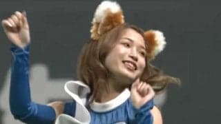 可愛いチアの「キレがすごすぎる」“中毒者”続出のきつねダンス、4日で100万再生
