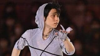 羽生結弦が北京五輪後、初の演技。フードで顔を隠して滑り始めた『Real Face』に込めた思いとは