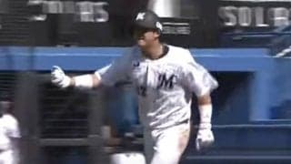 襲い来る爆裂レーザーも「エグい送球」　間一髪の“横滑り大の字”が「うますぎた」