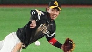今宮健太の“異次元捕球”が「神なんだな」　エビ反りバックトスが「さすがすぎる」